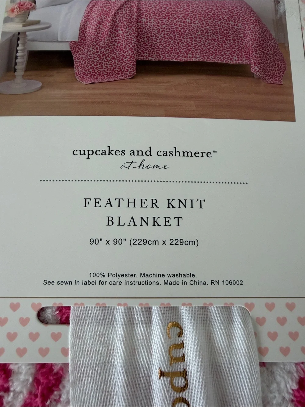 NWT- cupcakes & cashmere Pink and White Feather Knit Blanket.